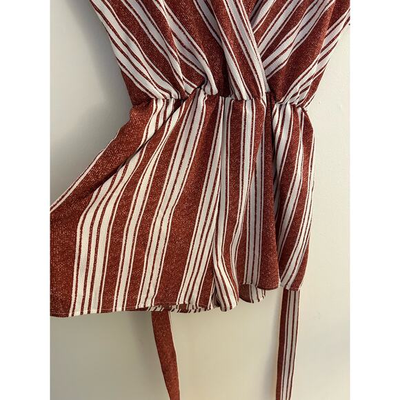 NWT Le Lis Striped Surplice Romper with Waist Sash Size Small - Picture 6 of 8